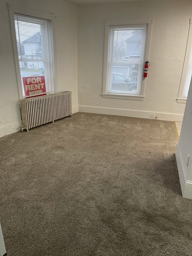 LIVING ROOM - 8 Belmont Ave