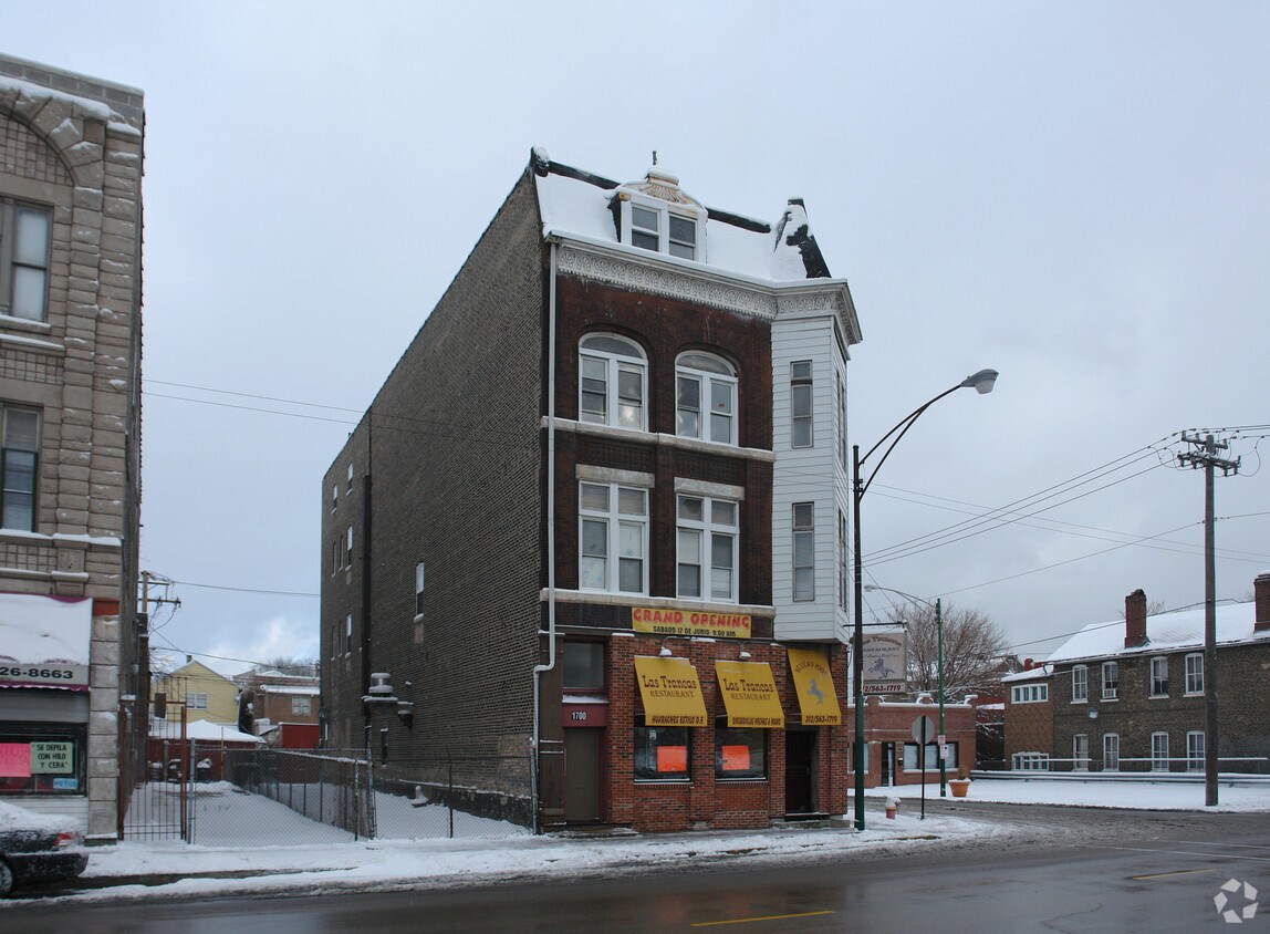 Building Photo - 1700 W Cermak Rd