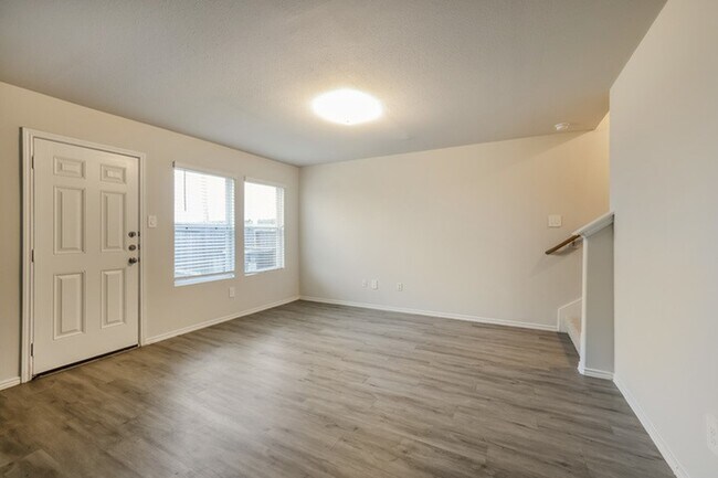 Foto del edificio - 21502 Kimro Ln