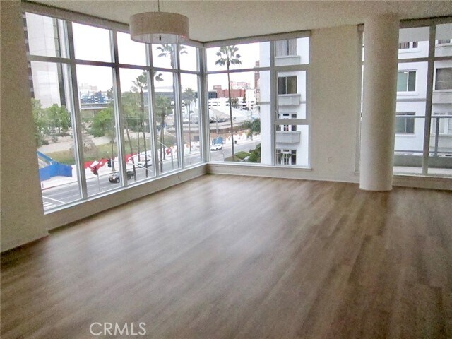 Primary Photo - 400 W Ocean Blvd