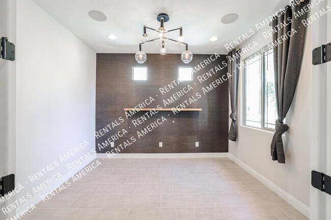 Foto del edificio - 8817 W Luke Ave