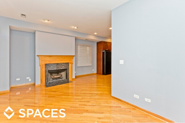 Building Photo - 2540 N Southport Ave