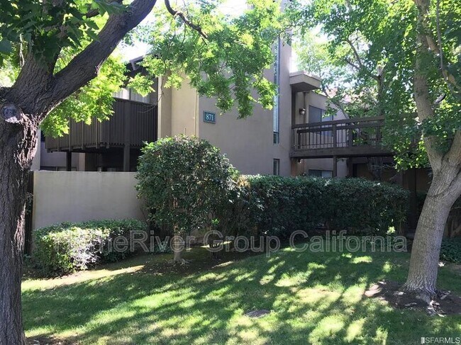 Foto del edificio - 871 Woodside Ln E