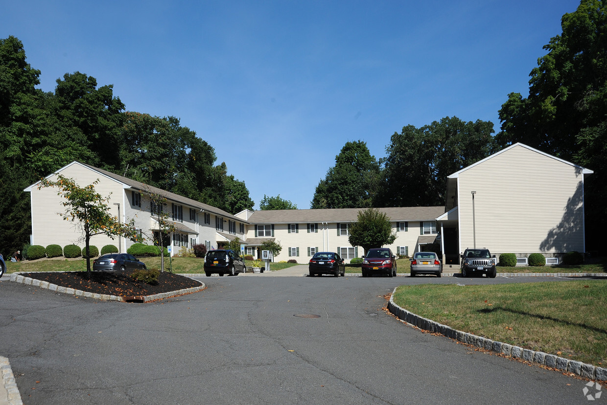 Primary Photo - Academy Hill Apartments