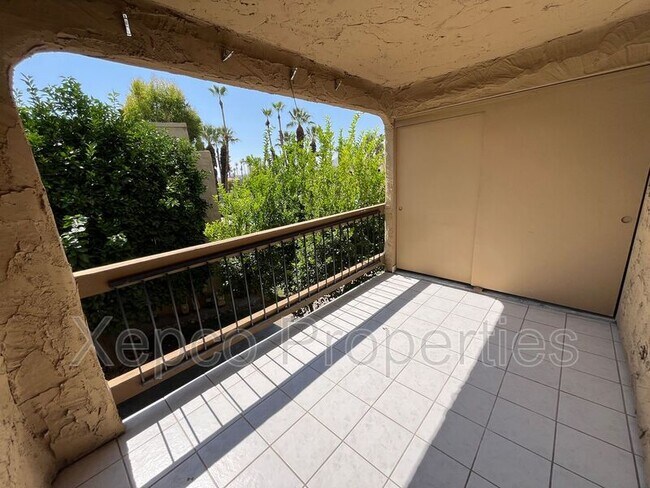 Foto del edificio - 5300 E Waverly Dr