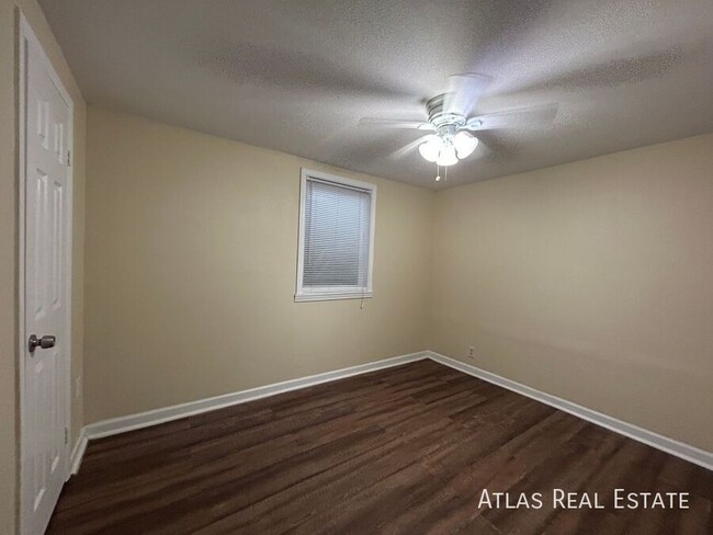 Building Photo - 2 Bedroom 1 Bathroom Unit in Riverside Ava...