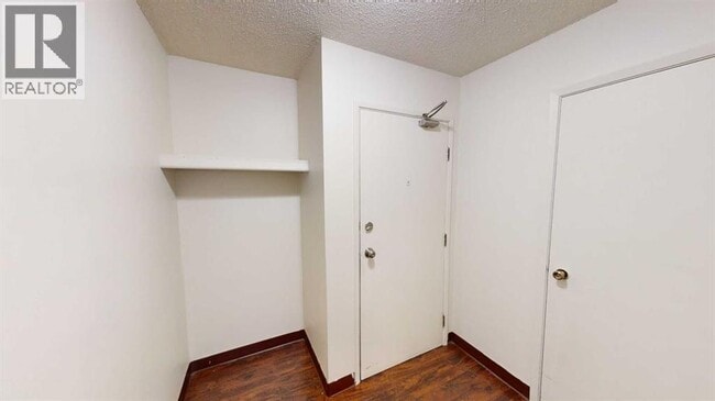 Building Photo - 9515-9100 100 Ave.