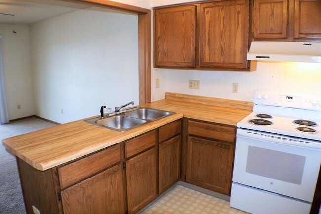 Building Photo - $1,175 | 2 Bedroom, 1 Bathroom CONDO | NO PETS | Available for August 1st, 2026 Move In!