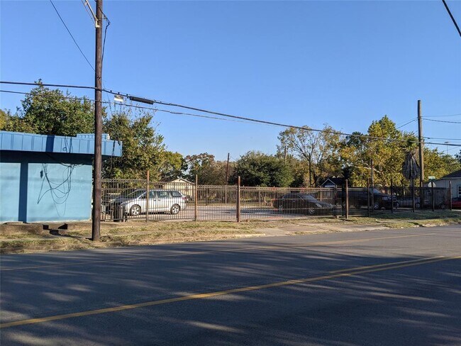 Building Photo - 2710 Jensen Dr