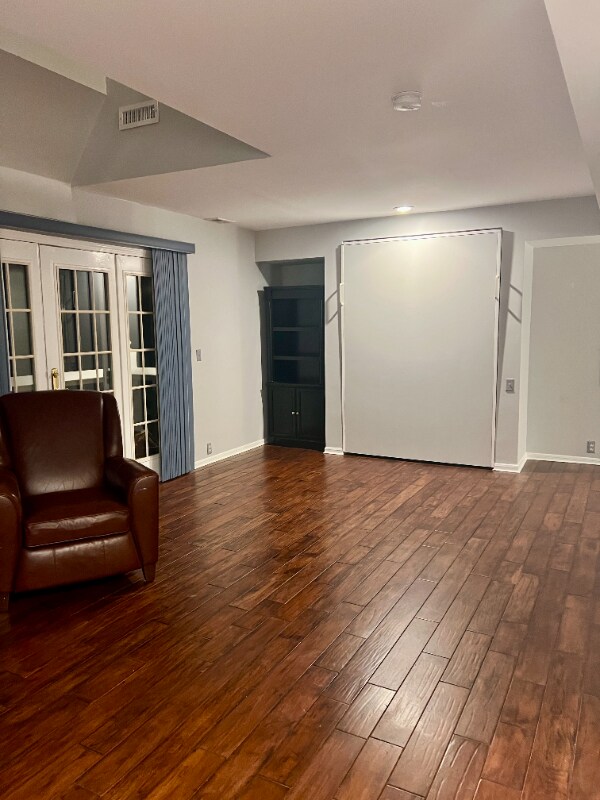 Foto del edificio - 523 Old Pond Ln