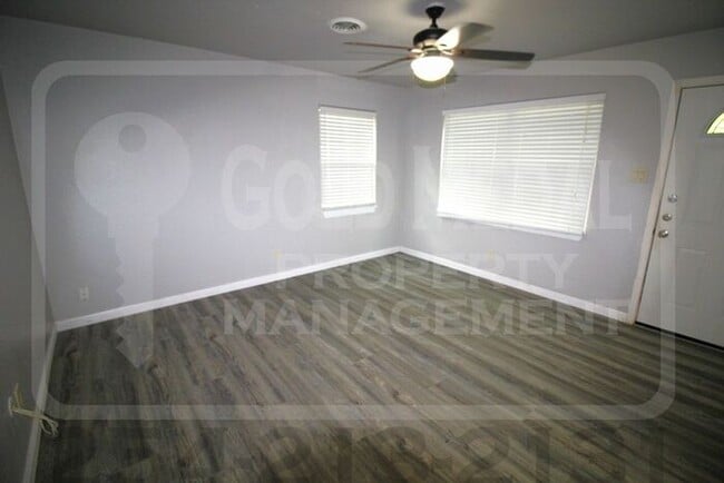 Building Photo - 205 E Vardeman Ave