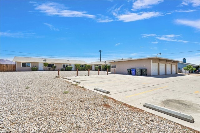 Building Photo - 20933 Sioux Rd