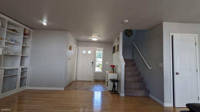 Building Photo - 3 br, 2.5 bath House - 4929 140th Street S...