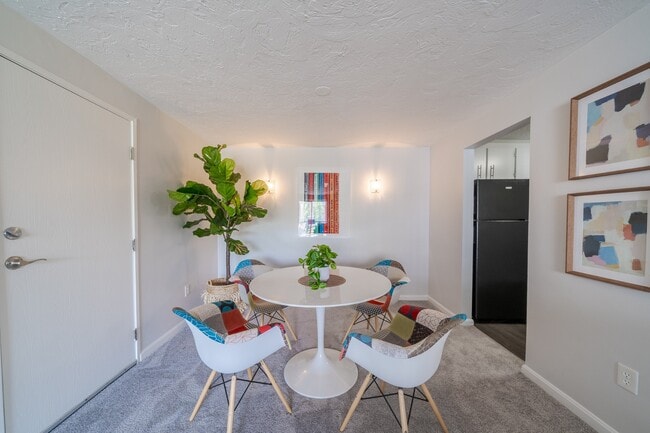 Building Photo - Rosemont Square