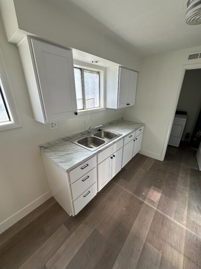 Foto del edificio - 723 W 19th St