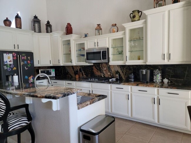 Building Photo - Fully Furnished Executive Rental in Highly...