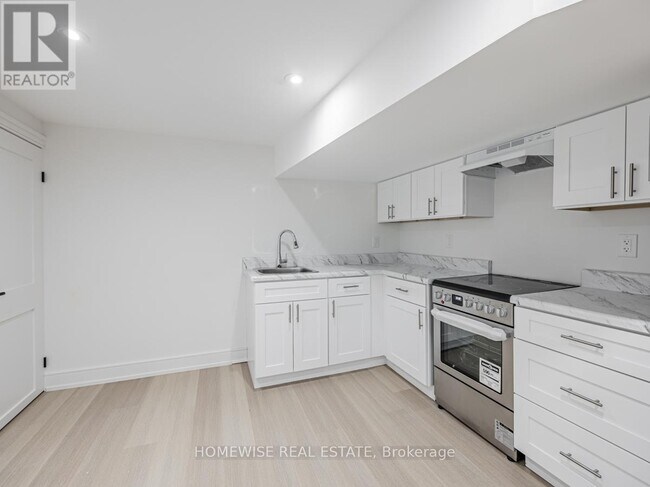 Building Photo - 21 Raeburn Ave