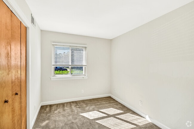 2BR, 1BA - 777SF - Clifden - Bedroom - Waterford Apartments