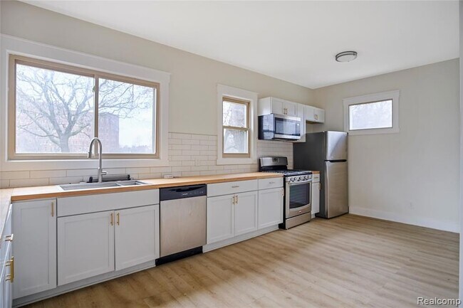 Foto del edificio - 900 Hazelwood St