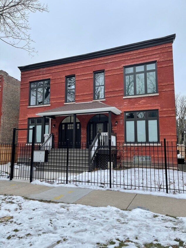 Primary Photo - 3249 W Pierce Ave