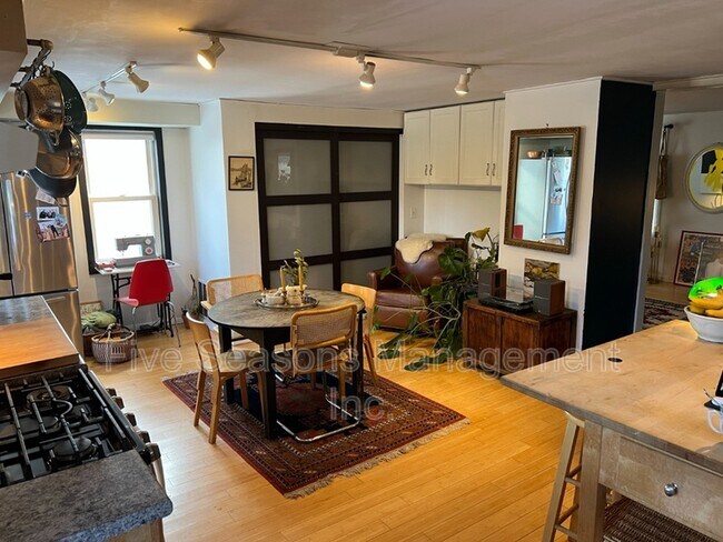 Foto del edificio - 285 1/2 Weaver Street