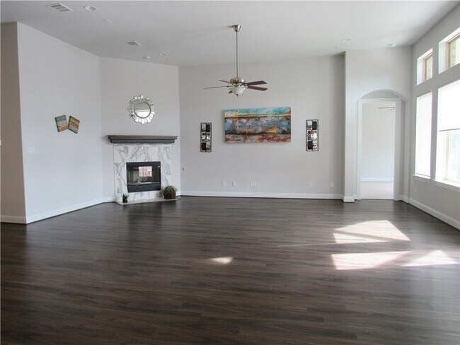 Building Photo - 2709 Steece Way