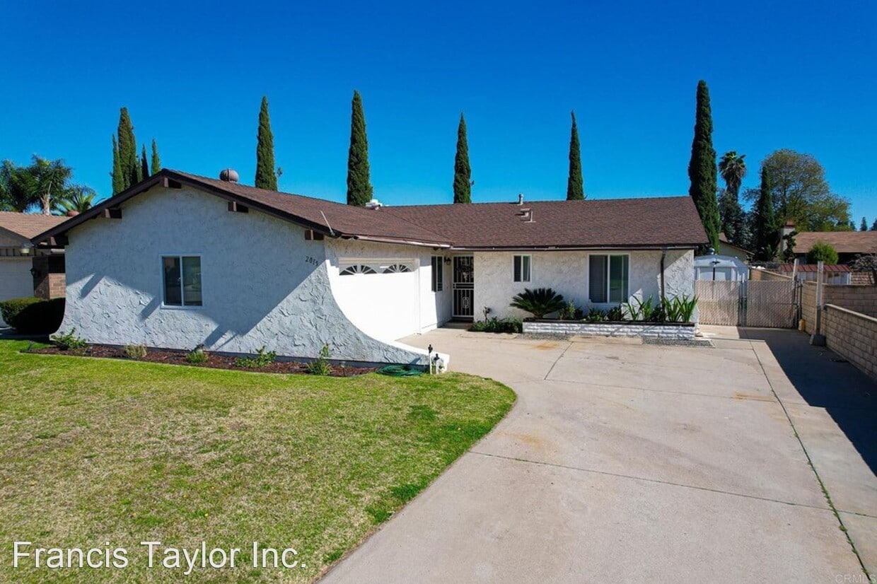 Primary Photo - 3 br, 2 bath House - 2015 Via Veneto