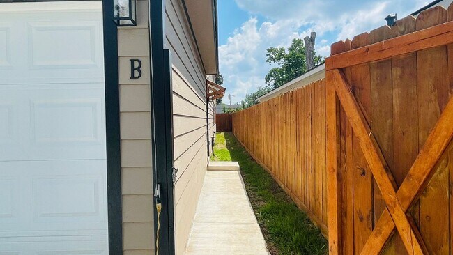 Foto del edificio - ? Live in Style: 3-Bed, 2.5-Bath Houston H...