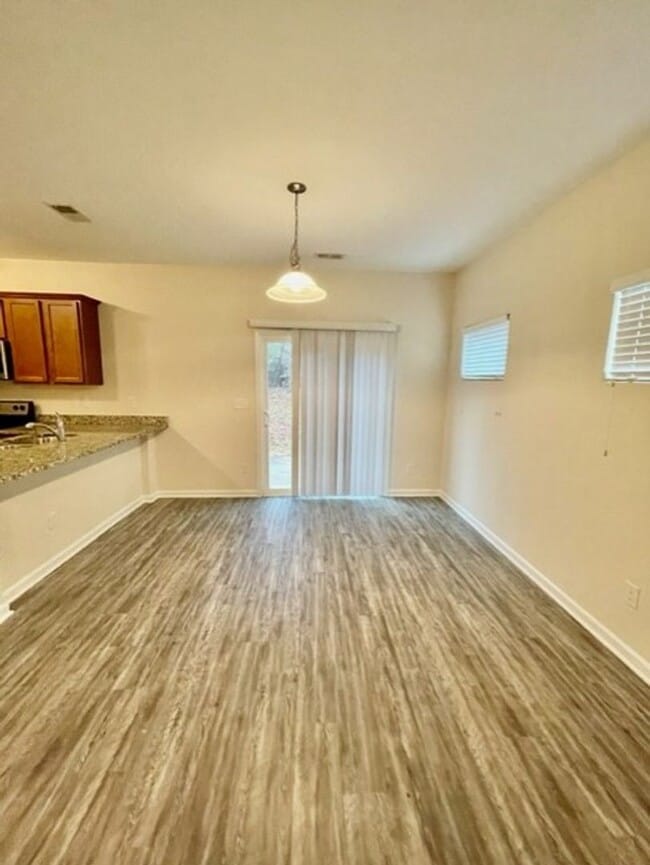 Building Photo - Luxurious 2 story 3 bedroom 2.5 bath townhomes. Located in Salisbury.
