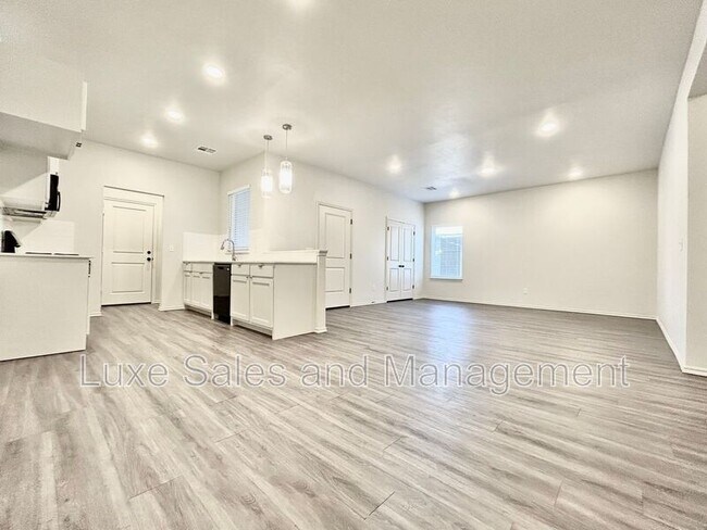 Foto del edificio - 10912 Oak Holw Ln