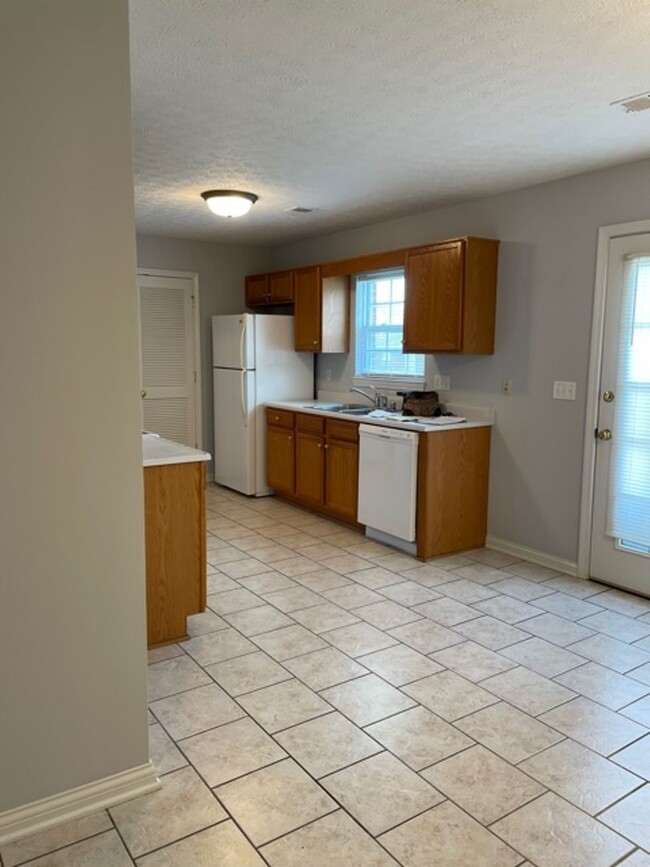 Building Photo - 127 Croghan Way