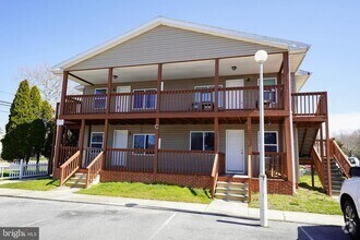 Building Photo - 516 Bay St
