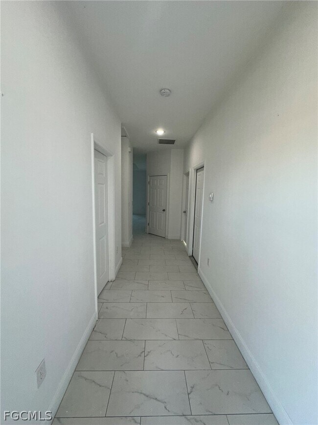 Foto del edificio - 5134 Bristo St