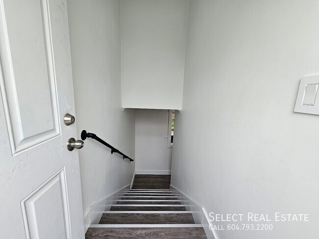 Photo du bâtiment - 33900 Mayfair Ave