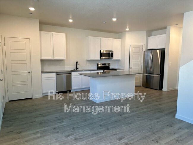 Building Photo - 3956 Pinnacles Ct