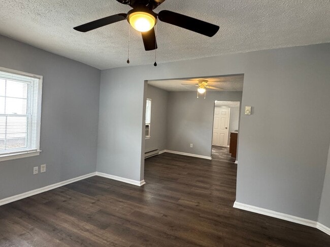 Building Photo - 1211 Wall Ave