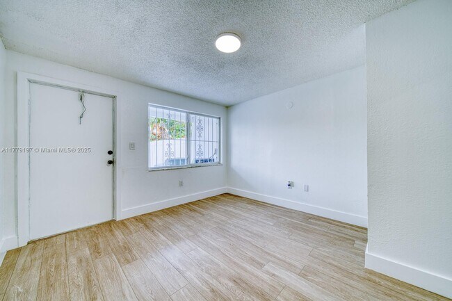 Foto del edificio - 2120 NW 93rd St