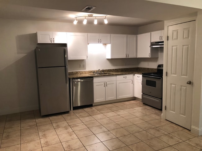 Building Photo - 211 Green Acres Rd