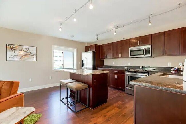 Foto del edificio - 4700 Roanoke Pkwy