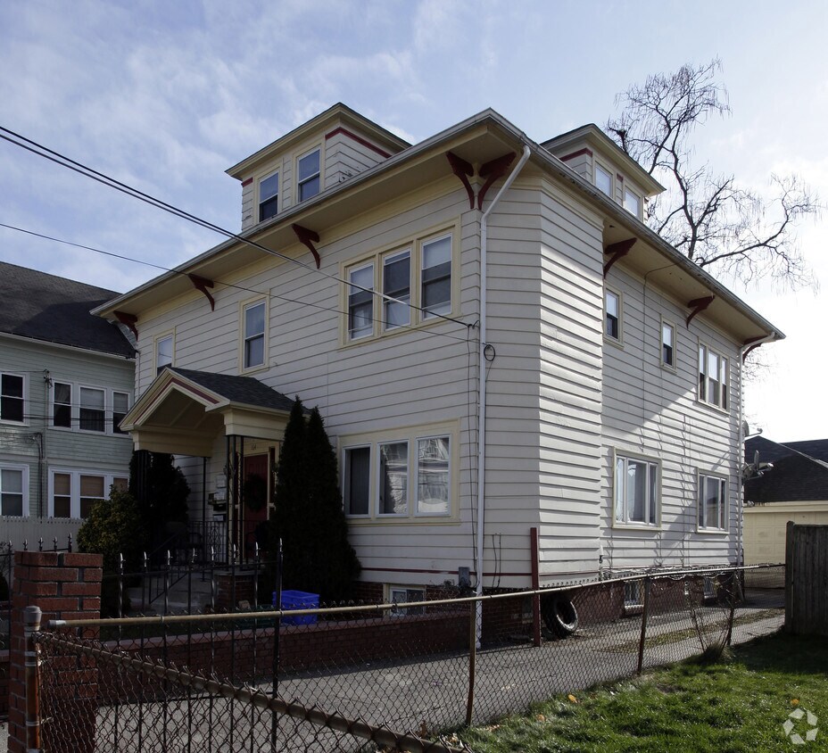 164 Gallatin St, Providence, RI 02907 Apartments in Providence, RI