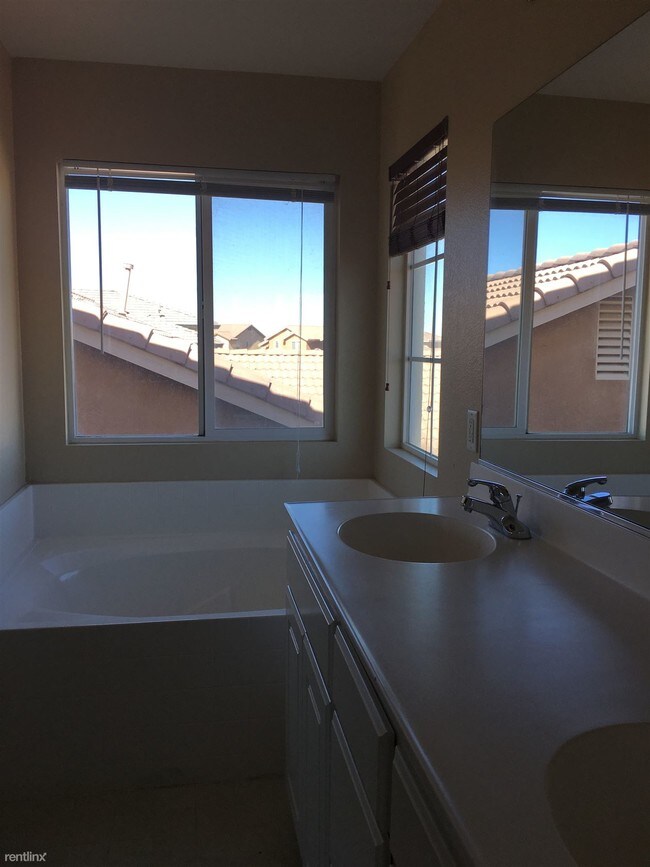 Foto del edificio - 13206 Bassett Dr