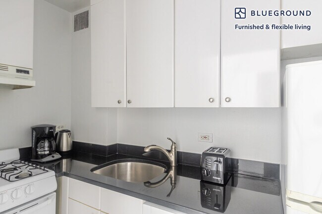 Foto del edificio - 330 E 46th St