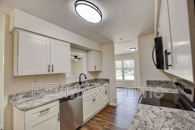 Foto del edificio - 3900 Raintree Ct