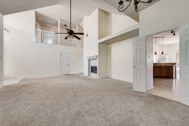 Foto del edificio - 3018 Blue Jay Ln