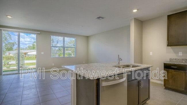 Building Photo - 5816 Ocean Isle Dr