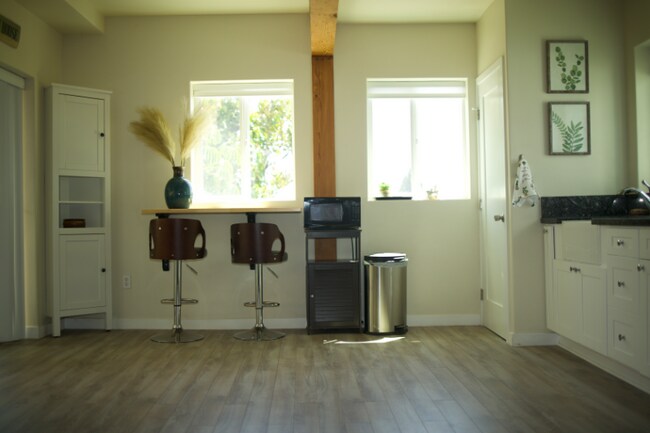 Foto del edificio - 1551 Monmouth Dr