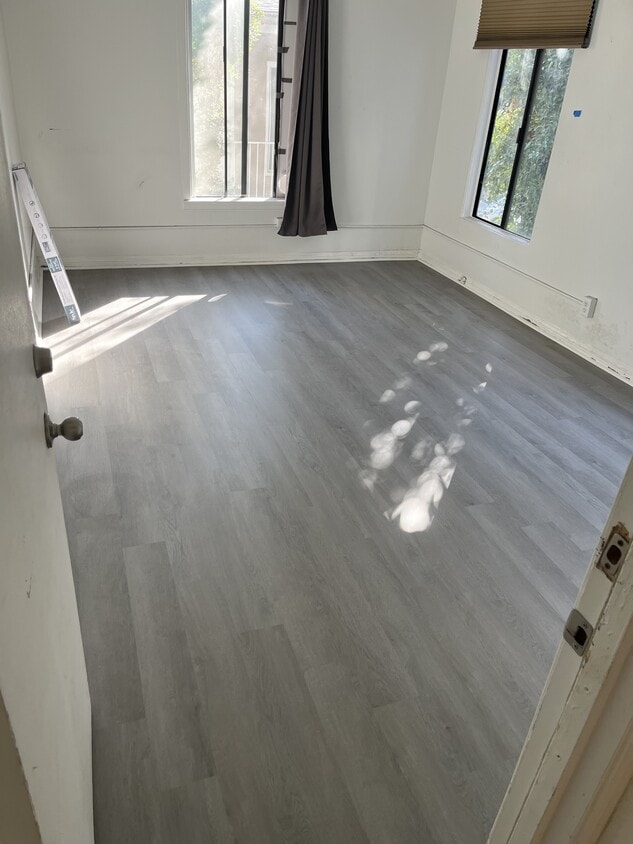 Primary Photo - 547 Gayley Ave