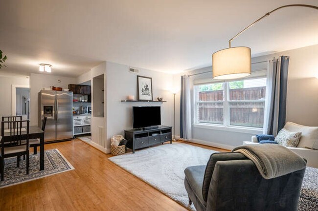 Building Photo - Beautiful 1 BR/1 BA Condo in Columbia Heig...