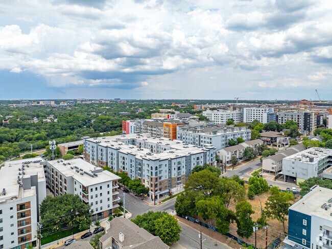 Foto aérea - Axis West Campus