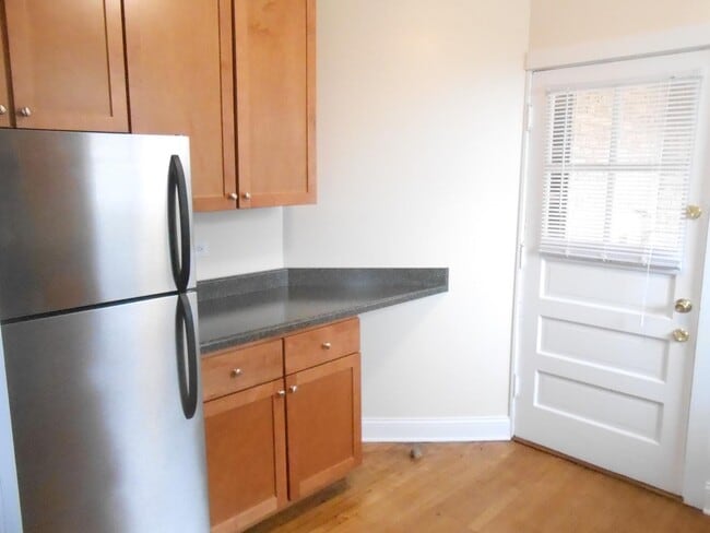 Building Photo - 914 Crain St